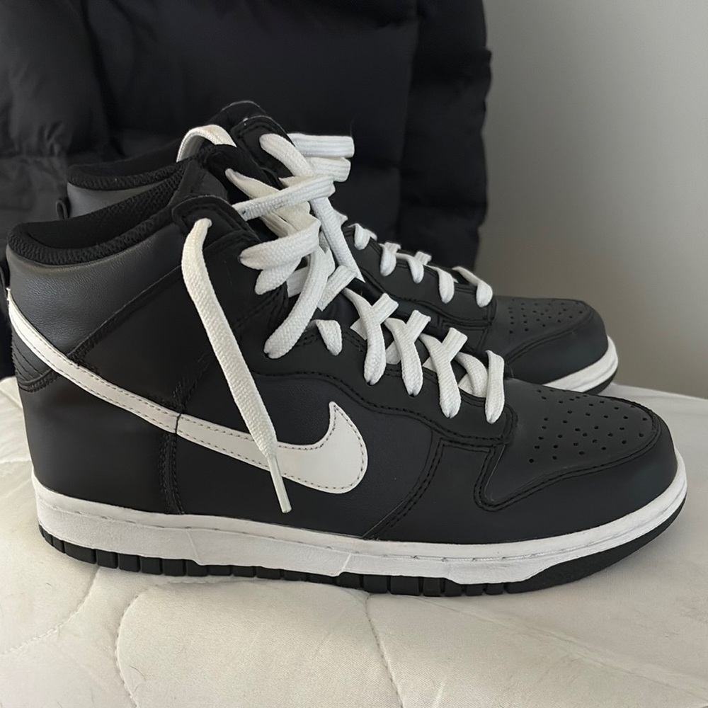 Nike Black and White High-Top Sneakers excellent condition